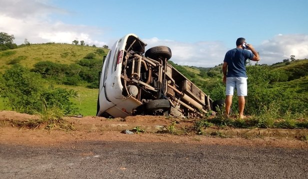Foto: Acidente ônibus estudantes