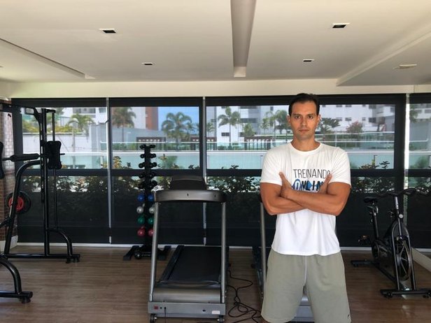 O treinador físico e Head Coach da Treinando Online, João Henrique Gomes desenvolve seu trabalho com seus alunos, através do método T.A.P (Treinamento Altamente Personalizado).