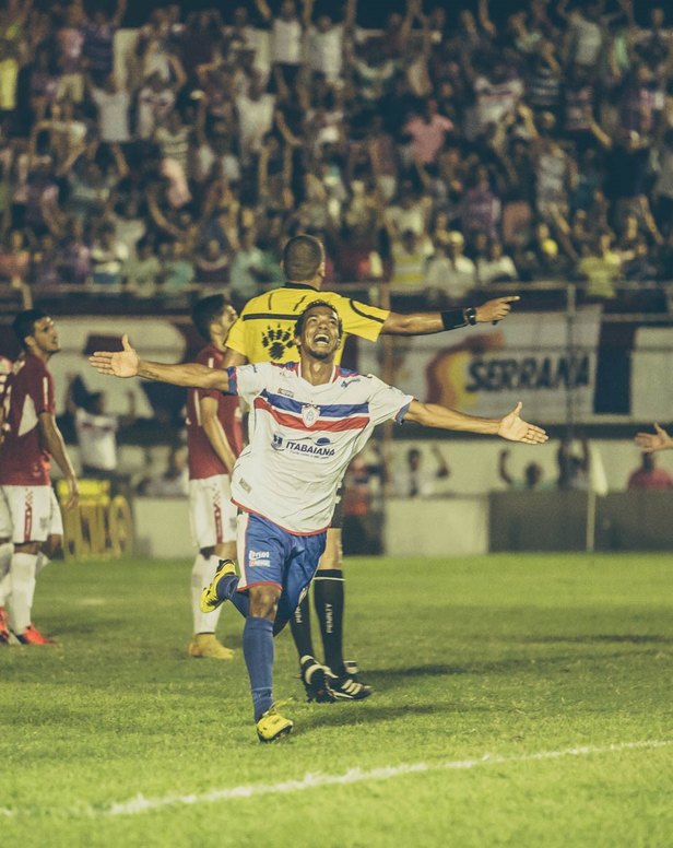Paulinho Macaíba, Fabiano e Alex Tanque fizeram os gols do Itabaiana. (Foto: Filippe Araujo)