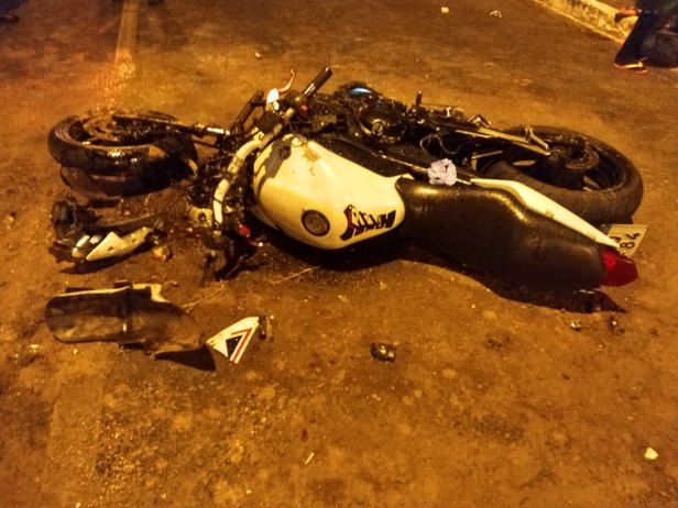 O motociclista foi encaminhado ao hospital Foto: Cptran