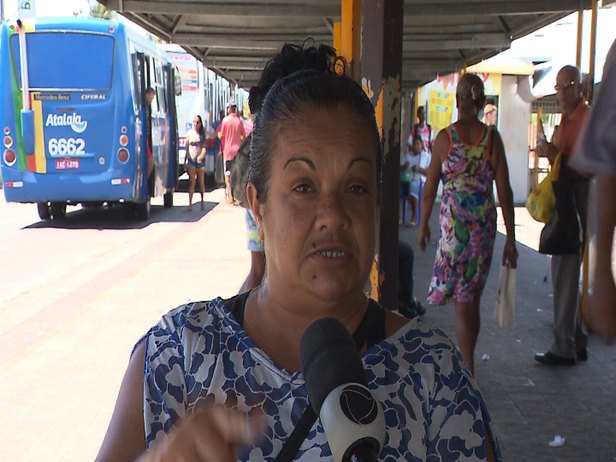 "É horrível, ônibus muito cheio, às vezes demora demais e não tem segurança nenhuma." (Foto: A8SE)