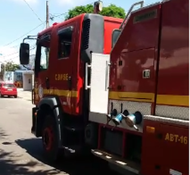 Corpo de Bombeiros usou megafone pedindo o fechamento do comércio