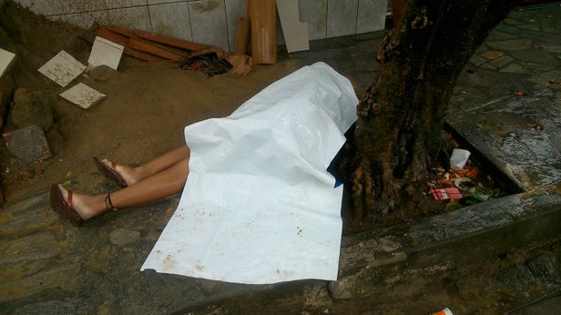 Mulher é encontrada morta no Augusto Franco