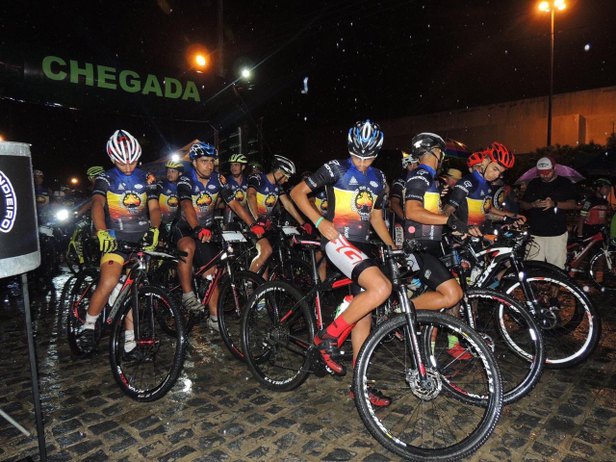 O desafio do Candieiro era realizado a noite no município de Tobias Barreto Foto: Mala Moviedrone