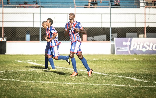 Leonardo fez 3 gols e o Itabaiana 3 pontos (Foto: Filippe Araujo)