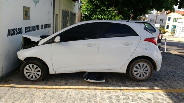 Carro usado na fuga dos suspeitos