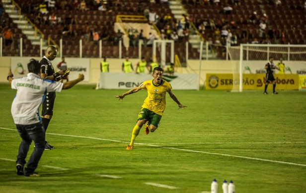De virada o Estanciano vence o Sergipe por 2 a 1. (Foto:Filippe Araujo)